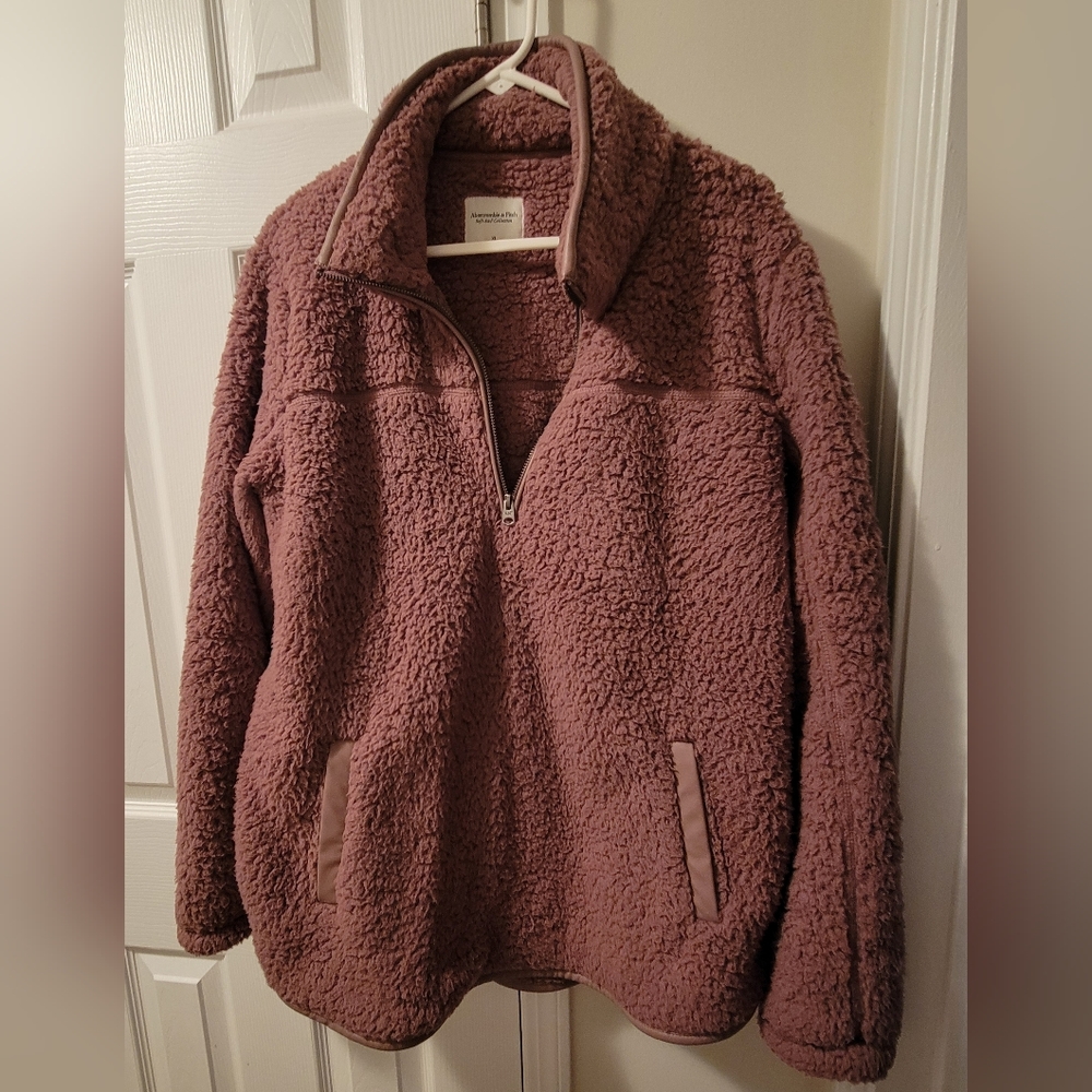 Women's Abercrombie & Fitch Half Zip Faux Leather Trim Sweatshirt.  Mauve.